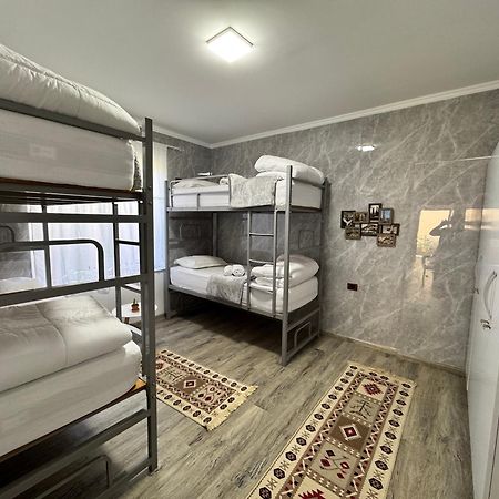 Hostel Leon Berat Bagian luar foto